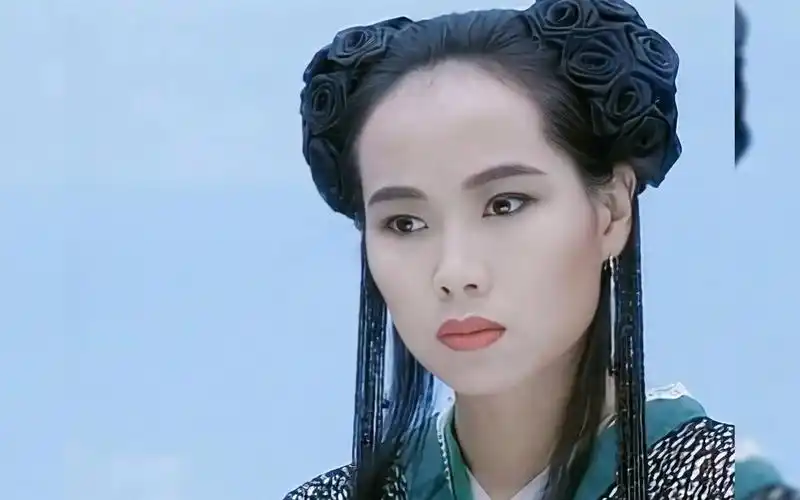 叶童版殷素素,发型虽丑演技超绝,主题曲《随遇而安》豪迈大气