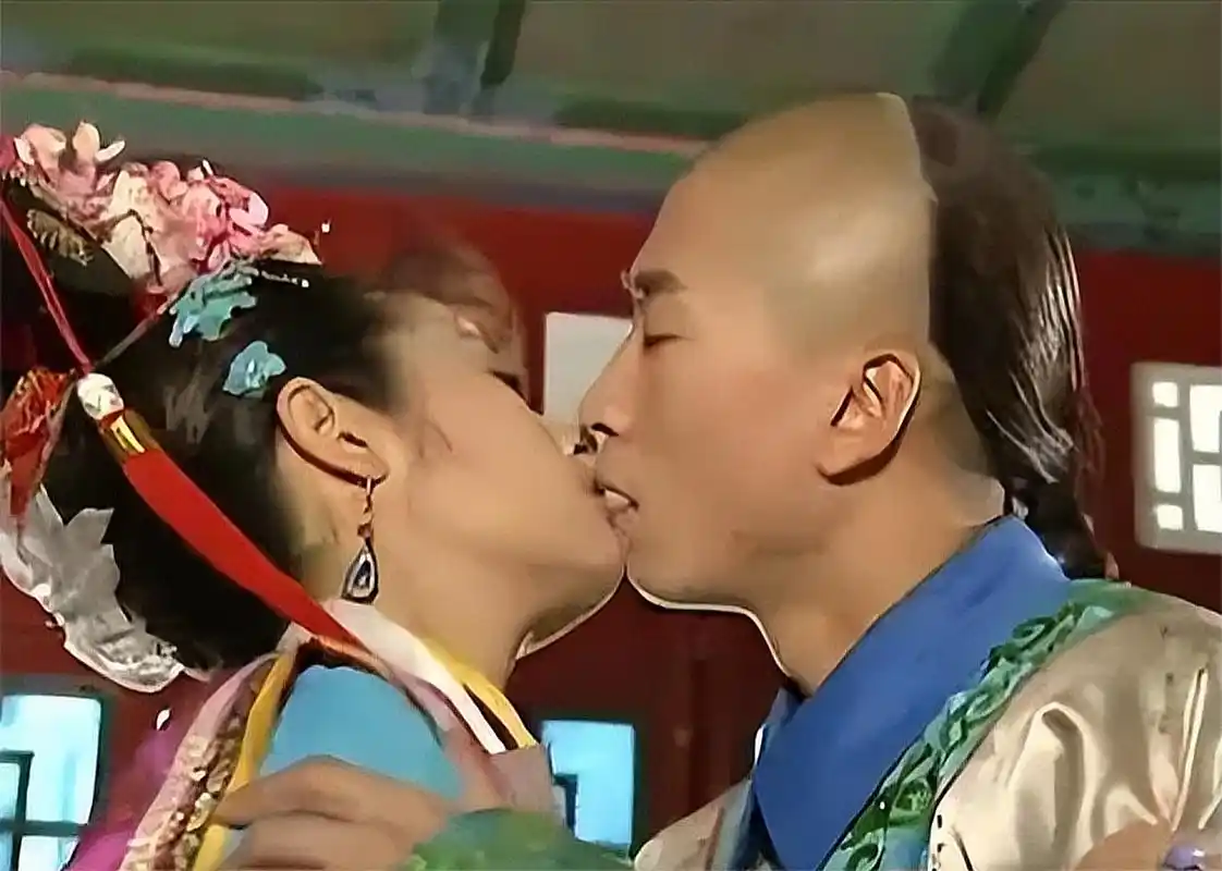 林心如舌吻周杰事件回应来了  最近,林心如因为周杰伸舌事件成为了