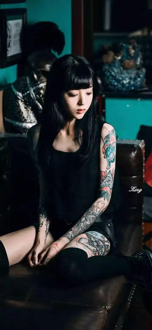 高清iphone全面屏壁纸| 最全的花臂纹身小姐姐