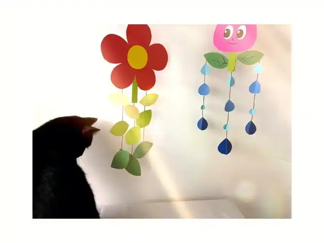 有一天,阳光灿烂,为孩子们做了纸风铃的教具.