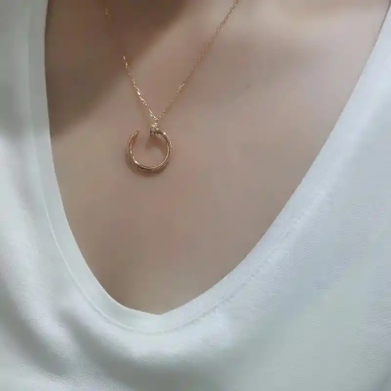 这款卡地亚钉子头尾钻项链是品牌 - 抖音