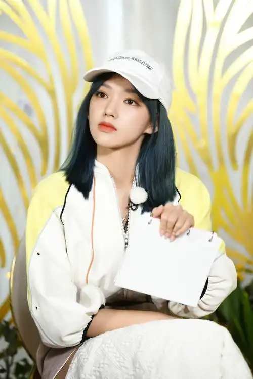 程潇超话·#奔跑吧#潇潇子奔跑吧"春游记"时尚特辑,fashion秀正式开幕