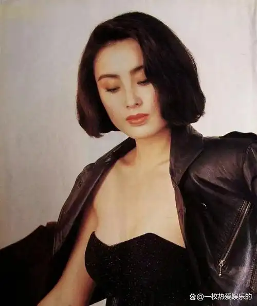 张敏,一个在八九十年代辉煌照耀的女神,以其出色的外貌和独特的魅力