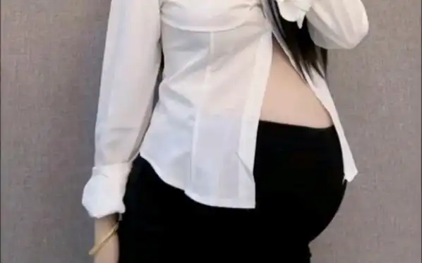 大肚子孕妇自拍