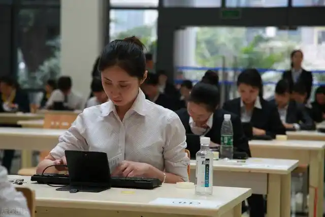 我,银行支行的行长,工作12年,晒出工资,透露从银行离职的原因_网易