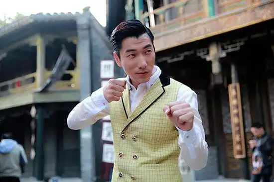 的全部韩国拍摄戏份的张亮,马不停蹄的回到上海完成电视剧《1931年的