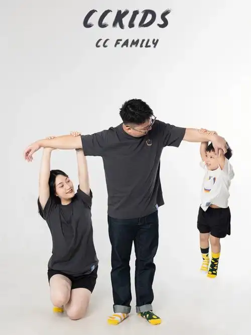 可爱的亲子套装,这次创意姿势我给满分99更多客片定制请移步@cckids