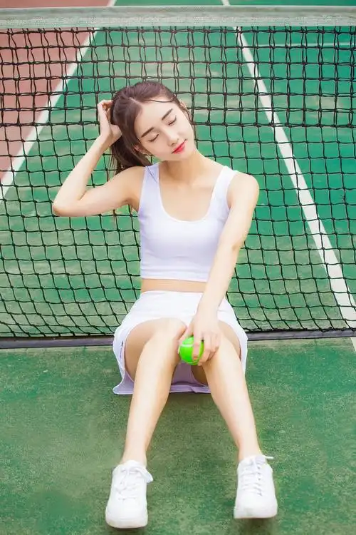 背心短裙运动风美女校园性感迷人写真图片