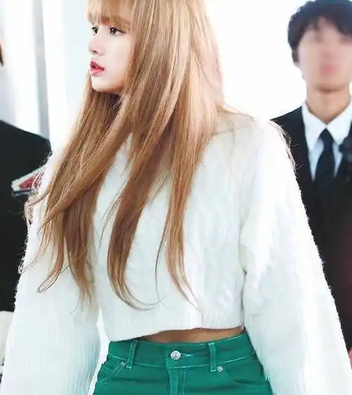 lisa颜值崩了?大鼻子和法令纹,神似面包超人_pink_black_状态