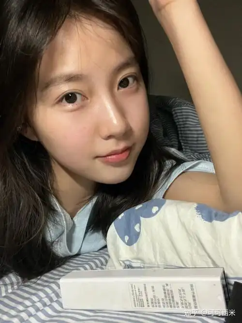 发几张素颜照片,不带妆感觉真好,真的忍不住说素颜也太舒服了.