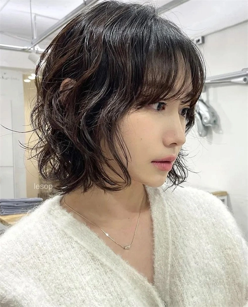 自然卷曲bob短发 温柔减龄实力抢镜_波波发型 - 美发站