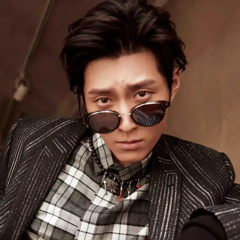 窦晓秒变女神收割机,新剧搭档多位女神