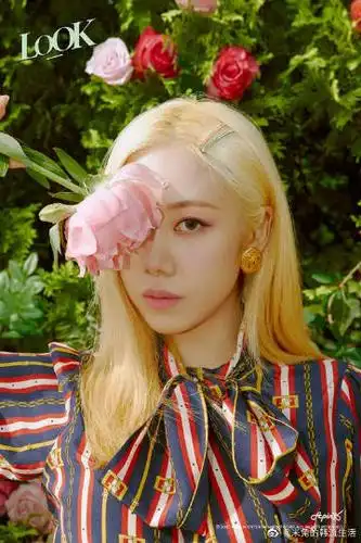 所属社方面表示:"金南珠将以(g)i-dle昭妍的自作曲solo出道.