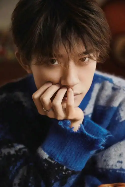 易烊千玺电影小小的我##和千玺说晚安#  纸鹤皆如满天星,而你却如