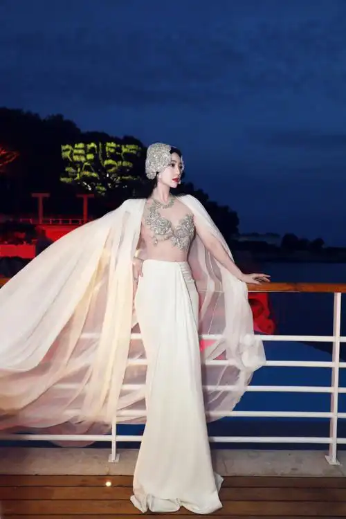 范冰冰六套造型惊艳戛纳 不愧是你啊!