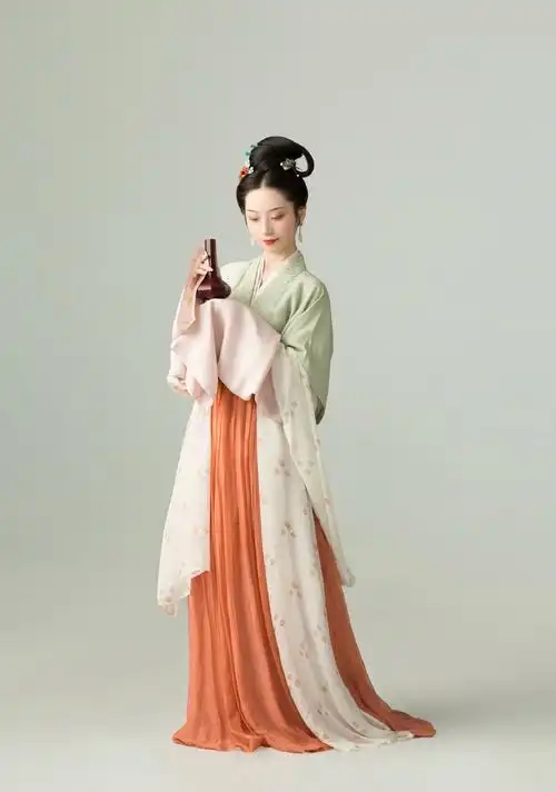 宋朝女子发型选择宋朝的发型相比于其他的时期要更加容易搞定,因为