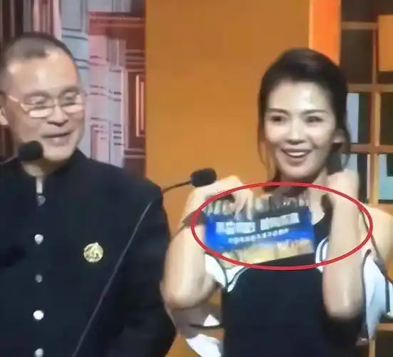 刘涛肩带滑落,孙俪像大头娃娃,尴尬又好笑_刘亦菲_好身材_张萌