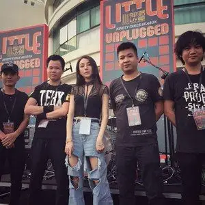 流行摇滚乐队,成军于深圳,成员几经变动,直到2017年主唱陈思羽的加入