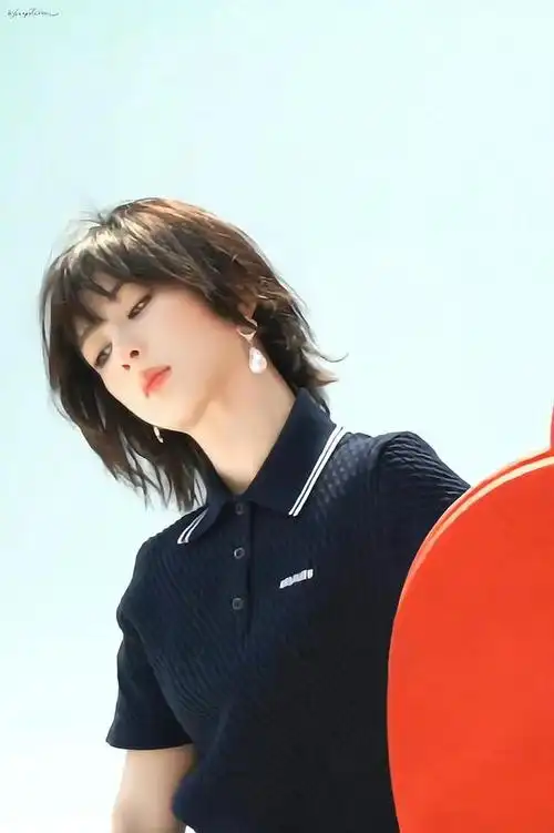 杨紫短发秒回18岁,这也太可爱了吧!