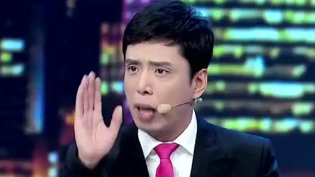 贾旭明小品《焦点2 1》,机器人爆笑登场