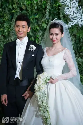 盘点明星们的超美钻戒 [第1页] - 结婚日记 - 谈婚论嫁 - - 成都第四