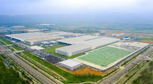 领克汽车成都工厂"我们在电子电气架构,电控技术,自动驾驶,车联网,车