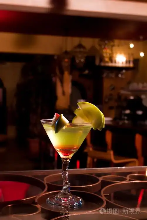 在酒吧的鸡尾酒照片-正版商用图片1ep5w4-摄图新视界