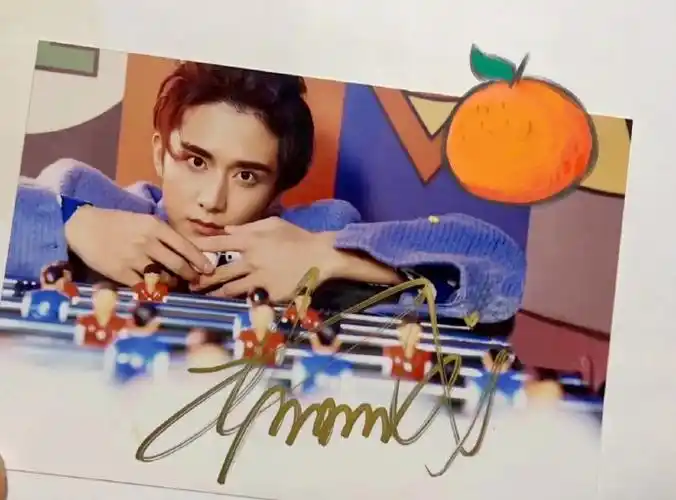 来抽个小小小奖张新成绝美亲笔签名照*1精品购物指南*5昕薇杂志*28