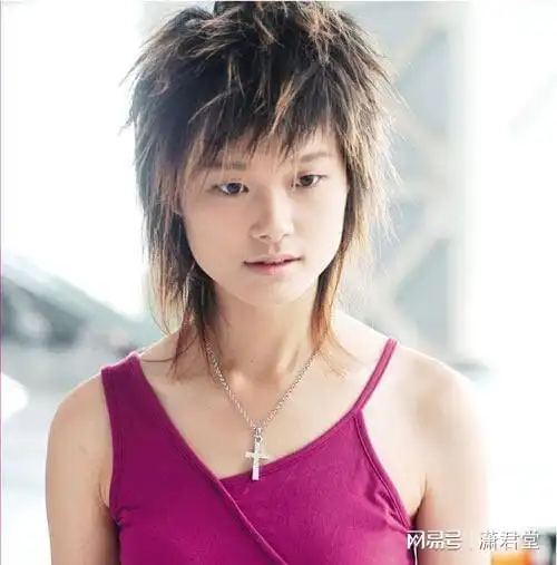 李宇春为什么出道17年人气一直很旺喜欢李宇春一个理由就够了