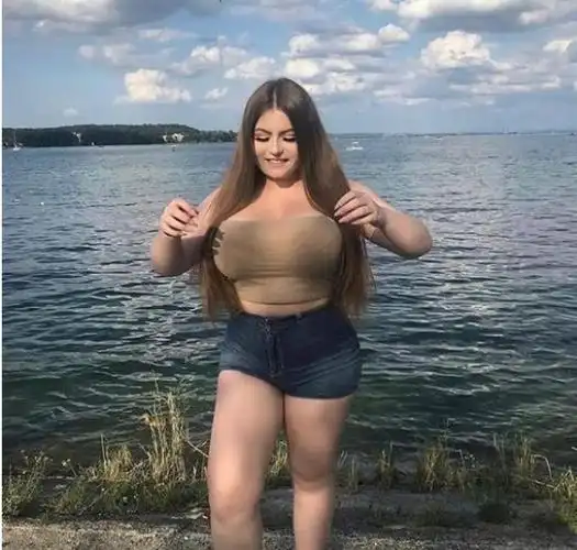 160斤大码健身女神身材火辣,完美腰臀比例惊人,很是夸张