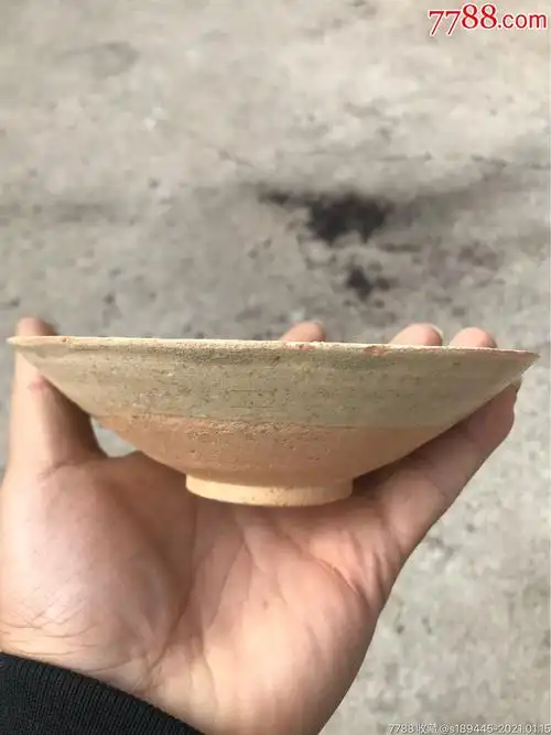 宋代碗,有几道纹,完整,品相如图保真保老不议价