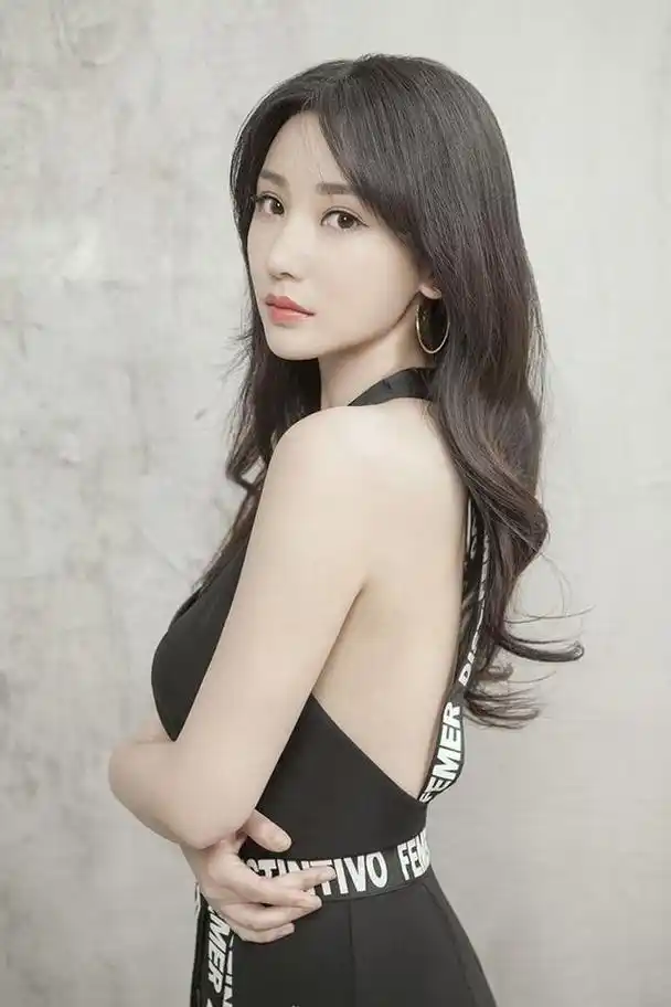 第五:柳岩甜美的容貌,傲人的身材,中国最好身材女明星前五必须有她第