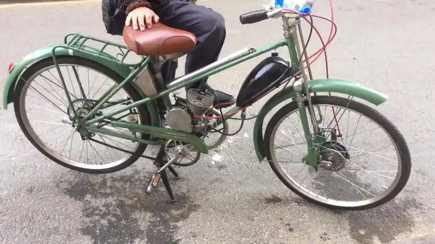 汽油机动脚踏两用自行车