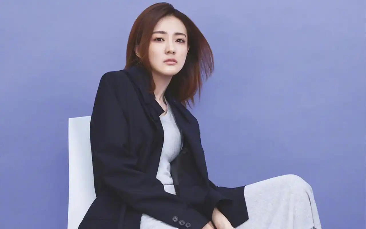 徐璐轻熟风时尚写真图片电脑壁纸