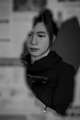 和纪录片一起走下神坛,专访傅榆:318 已逝去,但我们还在往前|封面故事