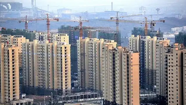 上半年房地产开发投资同比增9.9% 住宅销售额增长8.4% | 界面新闻