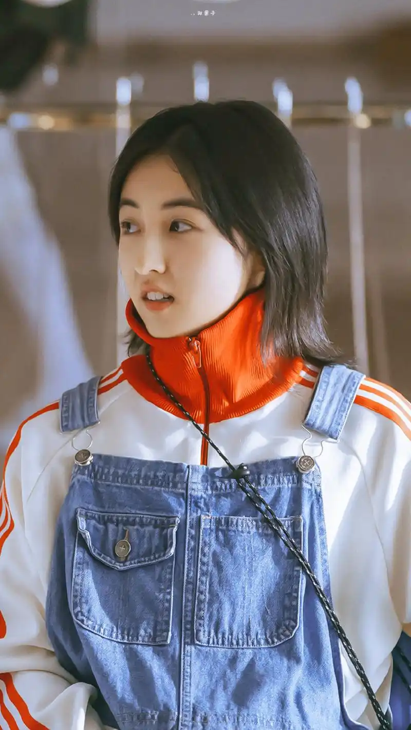 (张子枫)国民闺女,清纯可爱美少女,高清壁纸,记得收藏