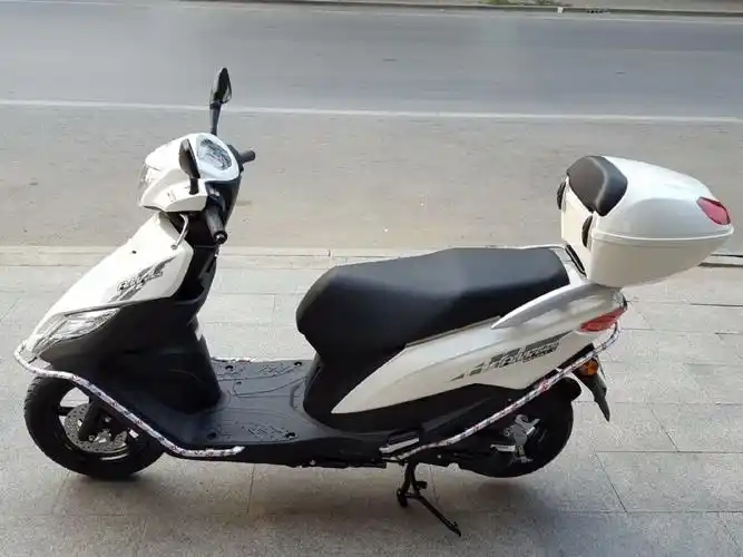 国四电喷济南轻骑铃木优友uu125i踏板摩托车/铃木优友uu125t-2