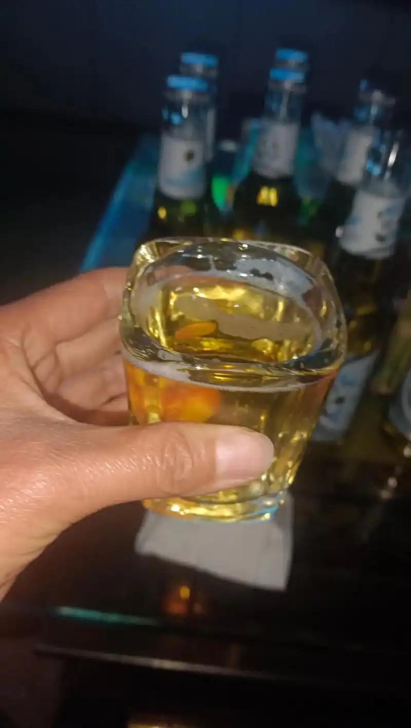 "如果喝酒哭了,不是喝多了,而是委屈了,如果喝酒想谁了