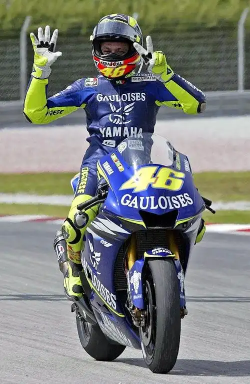 图文motogp马来西亚站罗西示意7次夺冠