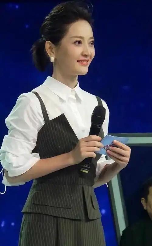 "财经一姐"谢颖颖:音乐专业出身,为何走上了财经主持道路_观众_晚会