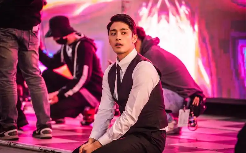 【我独自生活】方成勋亲我惹!能get到他的颜值和魅力了