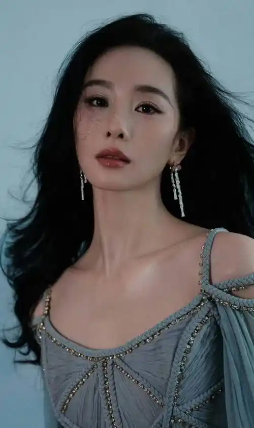 美人图|刘诗诗 :这样的"天鹅颈"你喜欢吗