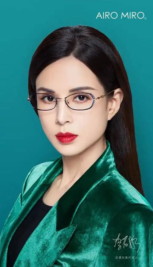 李若彤最新代言的一组眼镜广告,好cool哦