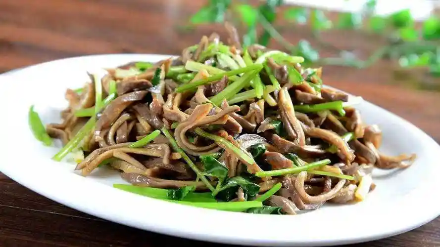 厨师长教你鲁菜"芫爆肚丝"做法,详细讲解家常味十足,先收藏了