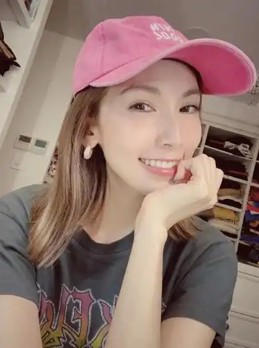 陈若仪女神节晒近照,林志颖送镶钻大耳环吸睛