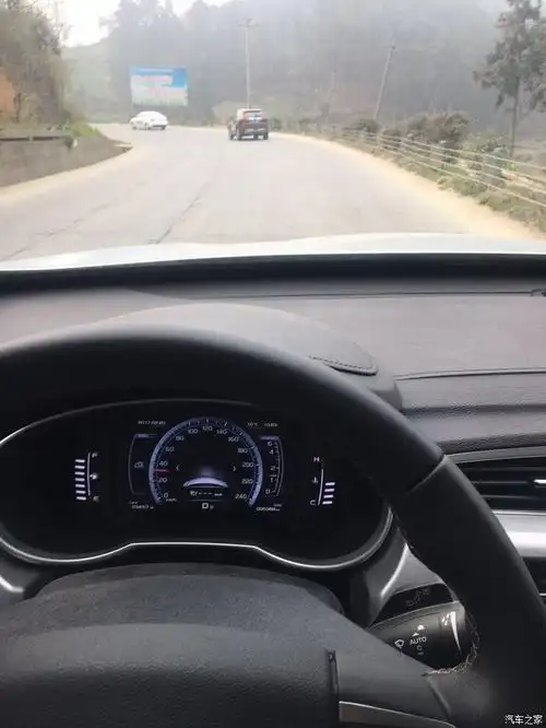 可能有人会说开车拍照片不好,但是这样的心情应该可以理解吧!