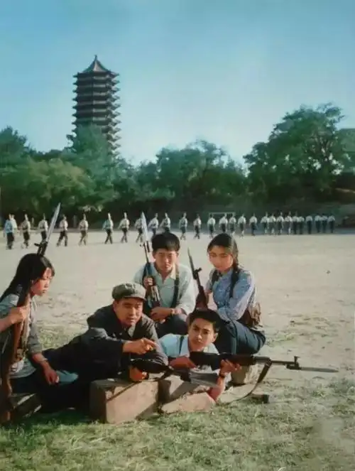 旧照:70年代初期的工农兵大学生,一代人的青春回忆