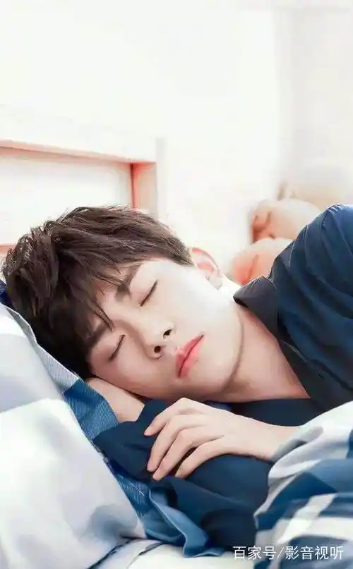 黄子韬低估选手致尴尬,易烊千玺7个字引申让全场沸腾,一鸣惊人