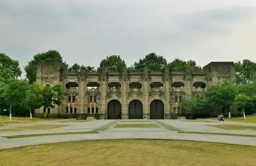 南京钟山体育公园三扇大拱门民国标志性建筑很有历史感